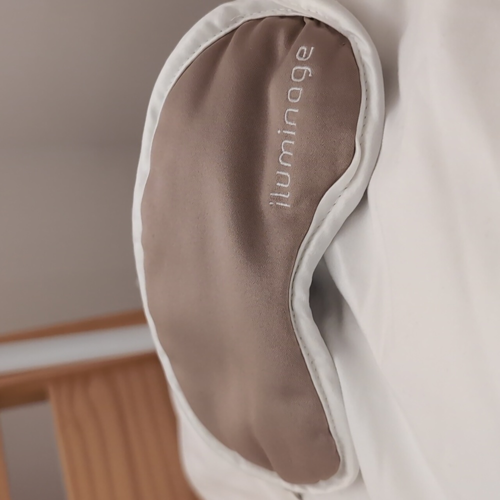 Iluminage Brown and White Silk Sleep Mask